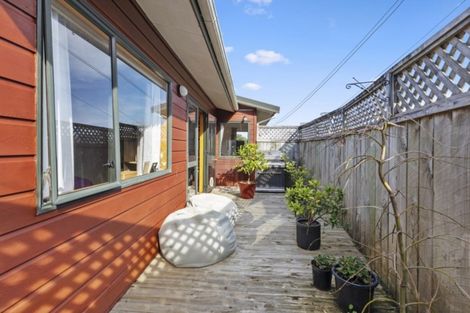 Photo of property in 8a Pekanga Road, Normandale, Lower Hutt, 5010
