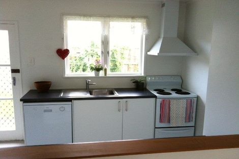 Photo of property in 2/8 Hillcrest Road, Papatoetoe, Auckland, 2025