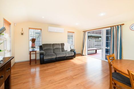 Photo of property in 2 Rosebank Avenue, Kelvin Grove, Palmerston North, 4414