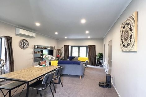 Photo of property in 32 Tutuwhatu Crescent, Weymouth, Auckland, 2103