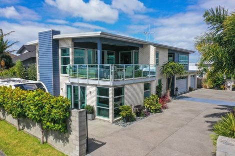 Photo of property in 66 Rototuna Road, Rototuna, Hamilton, 3210