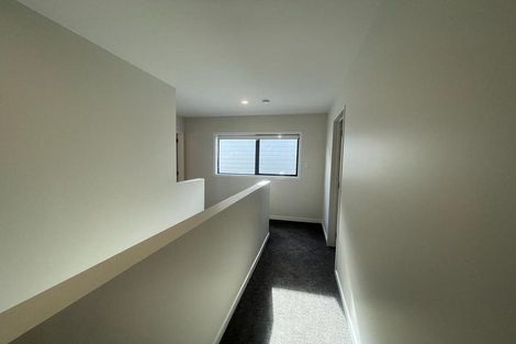 Photo of property in 2 Seaside Place, Pakuranga, Auckland, 2010
