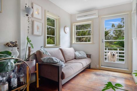 Photo of property in 43 Kauri Point Road, Laingholm, Auckland, 0604