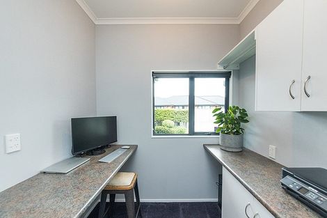 Photo of property in 37 Chestnut Close, Kelvin Grove, Palmerston North, 4414