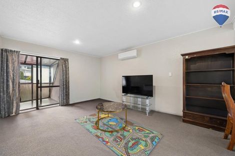 Photo of property in 39 Thurleigh Grove, Karori, Wellington, 6012