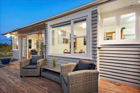 Photo of property in 90 Gloria Avenue, Te Atatu Peninsula, Auckland, 0610