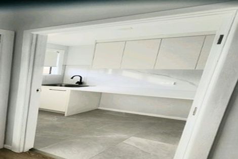 Photo of property in 2 Ellis Avenue, Mount Roskill, Auckland, 1041