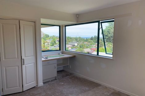 Photo of property in 2/23 Barker Rise, Northcross, Auckland, 0632