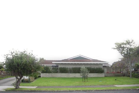 Photo of property in 51 Tupaki Place, Pakuranga Heights, Auckland, 2010