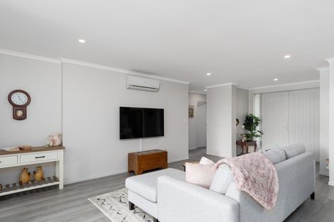 Photo of property in 124 Puhirake Crescent, Pyes Pa, Tauranga, 3112