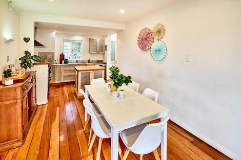 Photo of property in 9 Northland Road, Northland, Wellington, 6012