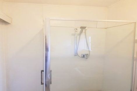 Photo of property in 16 Albert Road, Kelston, Auckland, 0602