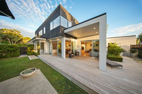 Photo of property in 52 Walton Street, Red Beach, 0932