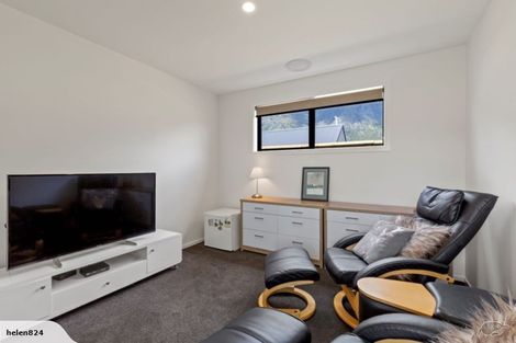Photo of property in 39 Shepherd Road, Jacks Point, Queenstown, 9371