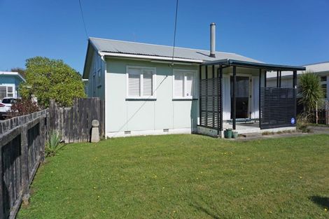 Photo of property in 16 Dewe Terrace, Foxton Beach, Foxton, 4815