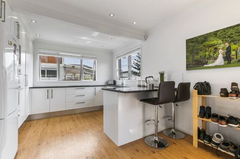 Photo of property in 52 Shakespear Road, Army Bay, Whangaparaoa, 0930