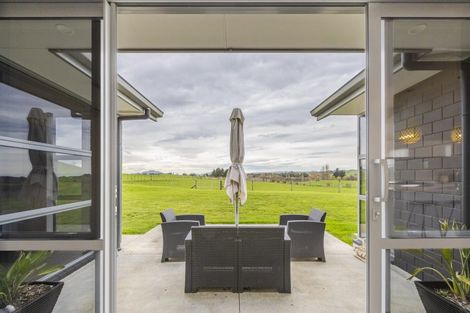 Photo of property in 52 Highlands Drive, Waipawa, 4210