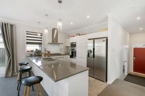 Photo of property in 92 Arran Point Parade, Orewa, 0931