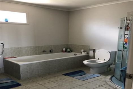 Photo of property in 4/130 Stancombe Road, Flat Bush, Auckland, 2016