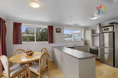 Photo of property in 6 Peach Tree Grove, Maungaraki, Lower Hutt, 5010