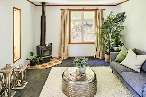 Photo of property in 12 Grays Road, Plimmerton, Porirua, 5026