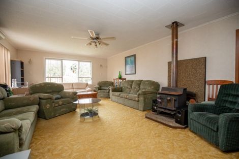 Photo of property in 76 Pipiroa Road, Ngatea, 3503