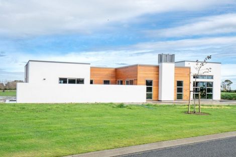 Photo of property in 9 Loveston Lane, Kelvin Grove, Palmerston North, 4470