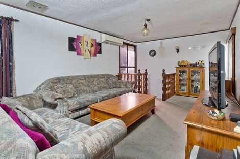 Photo of property in 81 Chivalry Road, Glenfield, Auckland, 0629