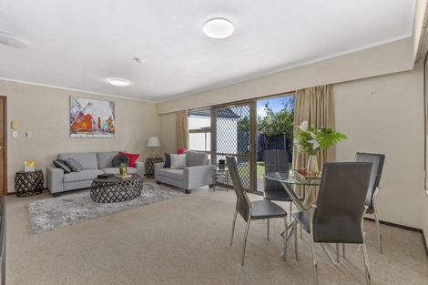 Photo of property in 1/10 Tulloch Place, Conifer Grove, Takanini, 2112