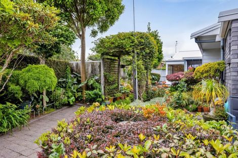 Photo of property in 6 Argyle Place, Highlands Park, New Plymouth, 4312