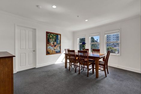 Photo of property in 1e Queen Street, New Plymouth, 4310