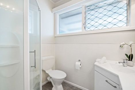 Photo of property in 10 Harbour View Road, Point Chevalier, Auckland, 1022