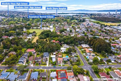 Photo of property in 1/38 Hillcrest Avenue, Hillcrest, Auckland, 0627