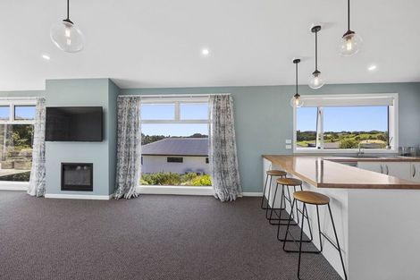 Photo of property in 3 Kapurau Lane, Merrilands, New Plymouth, 4312