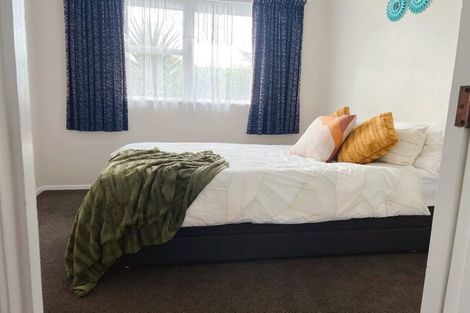 Photo of property in 33 Helena Street, Massey, Auckland, 0614