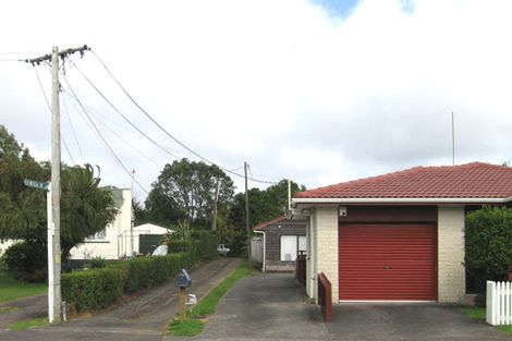 Photo of property in 2/31a Colwill Road, Massey, Auckland, 0614