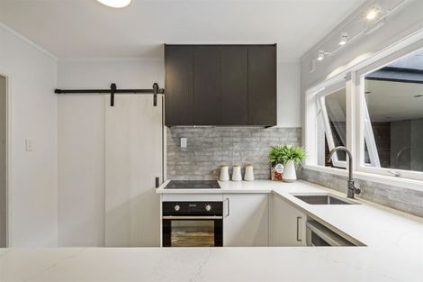 Photo of property in 2/16 Rangitoto Terrace, Milford, Auckland, 0620