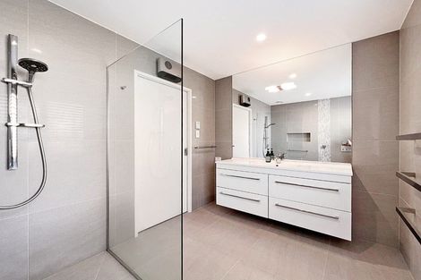 Photo of property in 1/17 Milford Road, Milford, Auckland, 0620