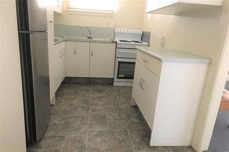 Photo of property in Devonport Apartments, 32/127 Saint Aubyn Street, New Plymouth, 4310