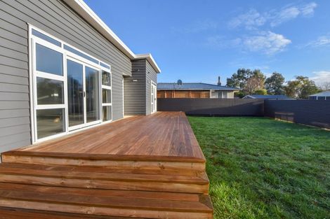 Photo of property in 2f Garner Place, Glenfield, Auckland, 0629
