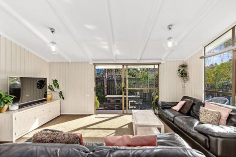 Photo of property in 2/12 Westbourne Road, Murrays Bay, Auckland, 0630