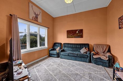 Photo of property in 5 Julian Street, Eltham, 4322