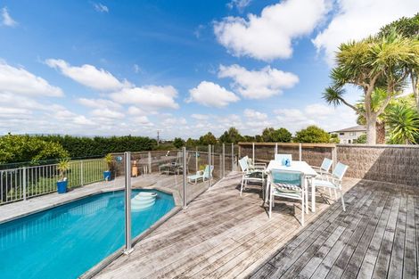 Photo of property in 49 Schnell Drive, Kelvin Grove, Palmerston North, 4414