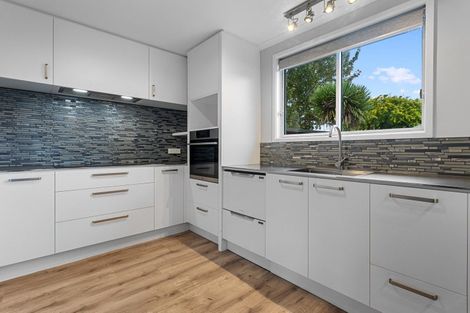 Photo of property in 13 Ardmore Place, Bishopdale, Christchurch, 8053