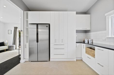 Photo of property in 203 Sutherland Road, Lyall Bay, Wellington, 6022