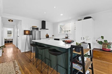 Photo of property in 9 Hammond Road, Taradale, Napier, 4112