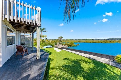 Photo of property in 38 The Terrace, Herald Island, Auckland, 0618