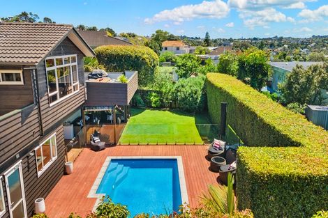 Photo of property in 29 Knights Road, Rothesay Bay, Auckland, 0630