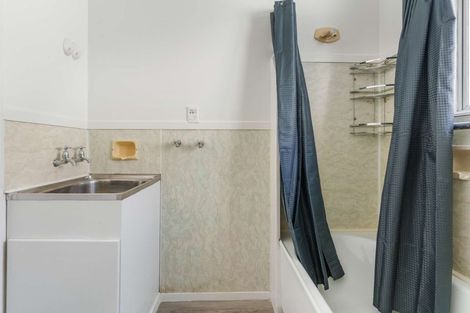 Photo of property in 2/42 Mathesons Road, Phillipstown, Christchurch, 8011