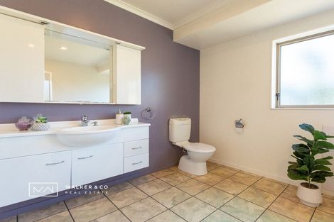 Photo of property in 2 Tuhua Lane, Brown Owl, Upper Hutt, 5018